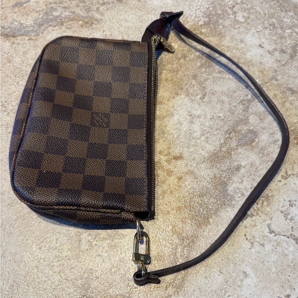 Louis Vuitton Pochette Accessoires - Picture 10 of 13